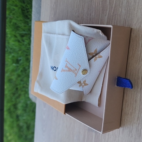 Louis Vuitton Kirigami Pochette in Beige, By the Pool Collection 2023 - Picture 7 of 7